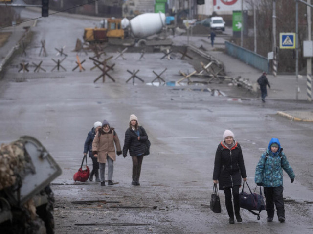 Евакуйовуємо людей з міста Бучі