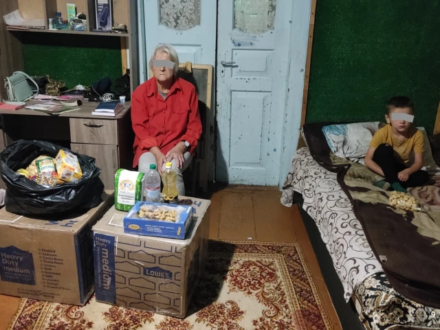 Волонтери "Жест допомоги" продовжують підтримувати найбільш незахищених людей