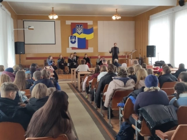 Подарунки для дітей з Ратнівщини