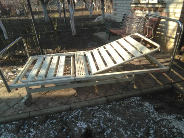 Багатофункціональні ліжка та крісла для осіб з особливими потребами